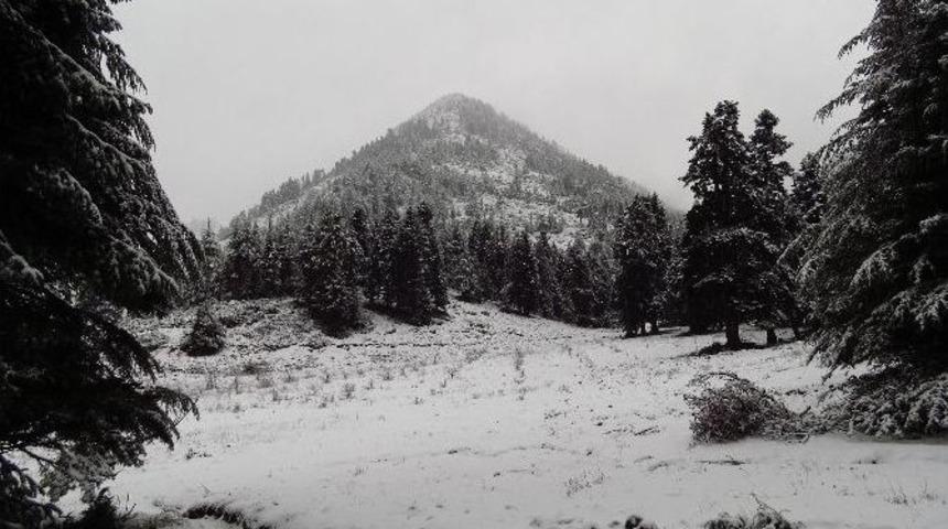 Amanoslar Yeni Yılı Karla Karşıladı