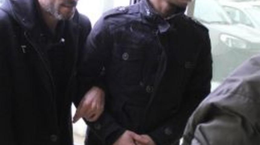 Kafeteryada 2 Kişiyi Bıçaklayan Genç Yakalandı