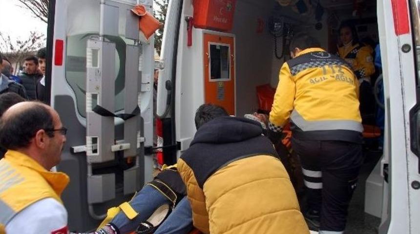 Hafif Ticari Ara&ccedil; Yayaya &Ccedil;arptı: 1 Yaralı