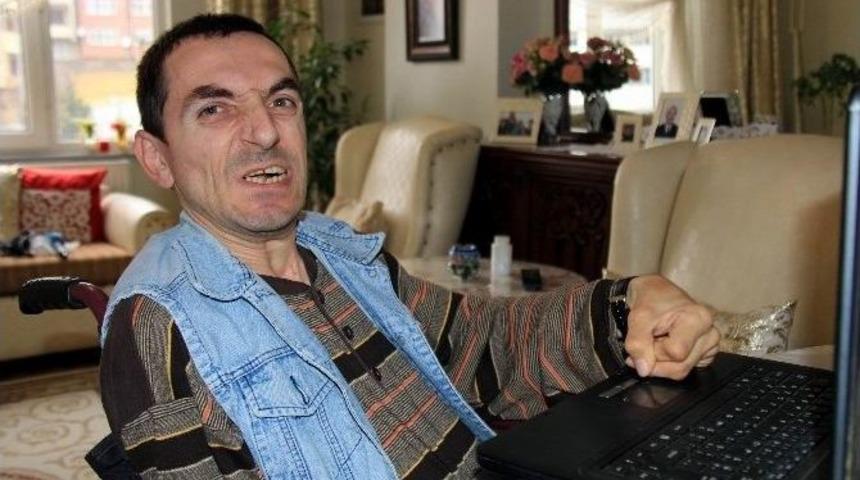 G&uuml;nde 15 C&uuml;mle Yazarak 4. Kitabını &Ccedil;ıkartıyor