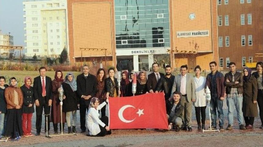 Roketler Barış İ&ccedil;in Atıldı