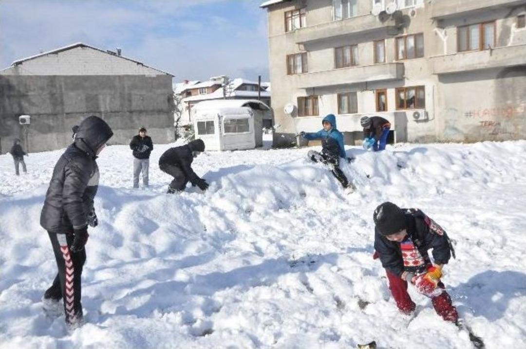 Kar En &Ccedil;ok &Ccedil;ocuklara Yaradı