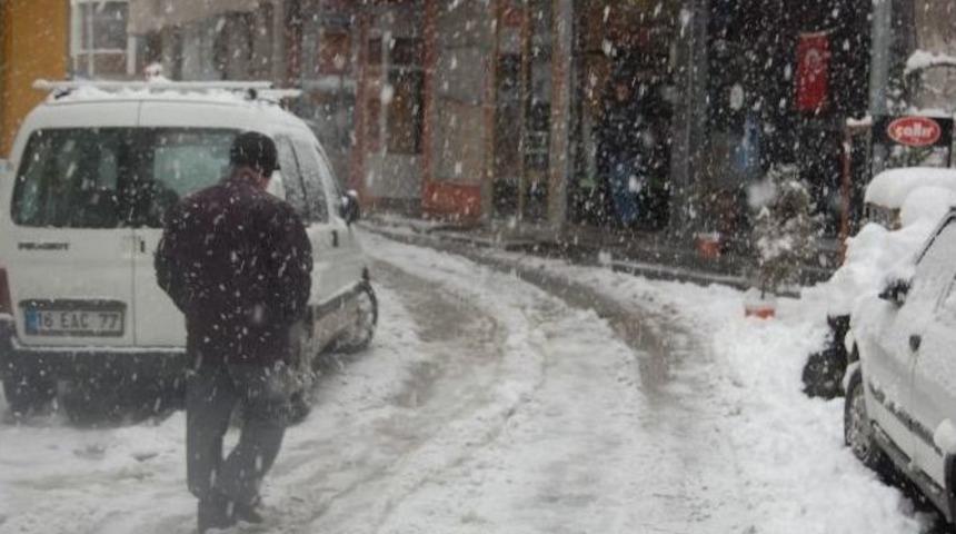 Bursa&rsquo;da Kar Yağışı Hayatı Olumsuz Etkiliyor