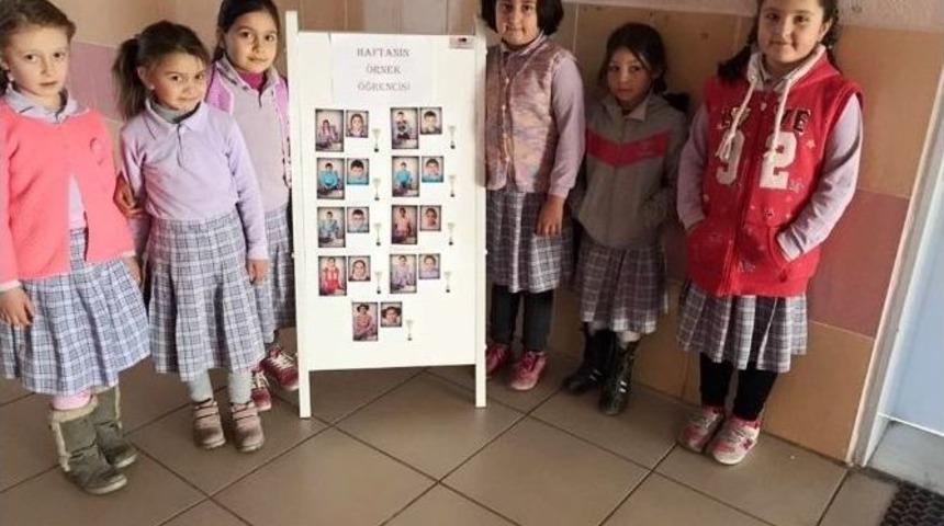 Atat&uuml;rk İlkokulu&rsquo;nda &rsquo;haftanın &Ouml;rnek &Ouml;ğrencisi&rsquo; Uygulaması