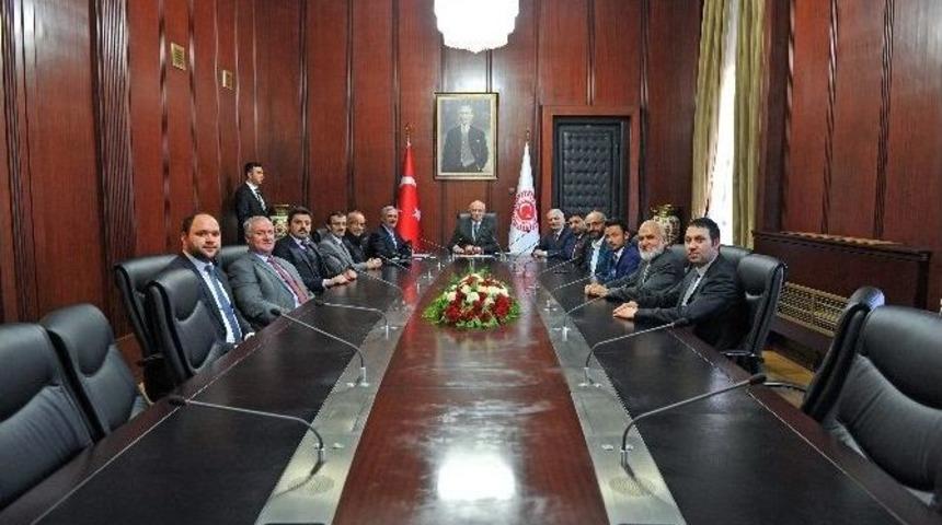 Birlik Vakfı Sakarya Şubesi Tbmm Başkanı Kahraman&rsquo;ı Ziyaret Etti