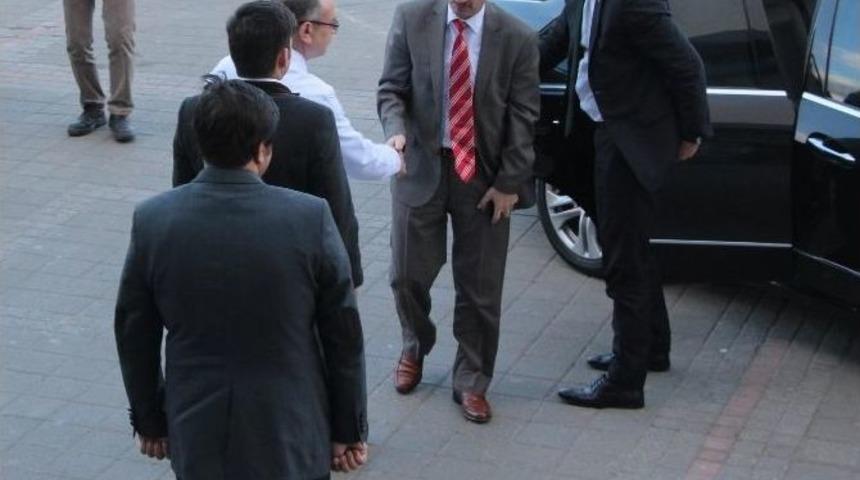 Vali Bektaş&rsquo;tan Pakdemirli Ailesine Taziye Ziyareti