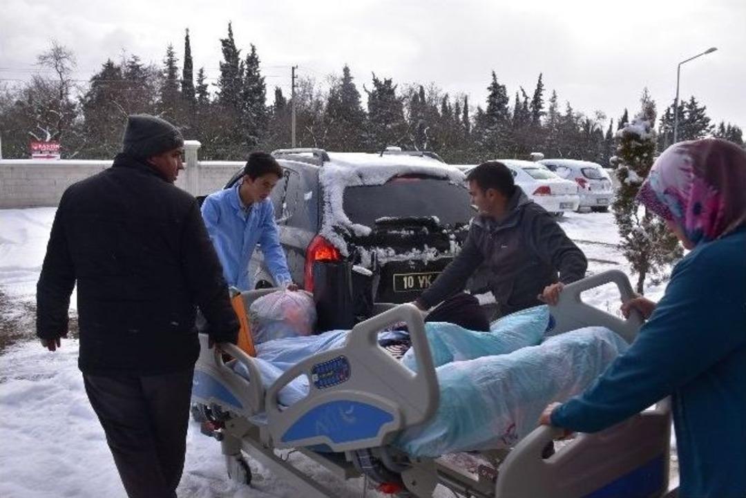 Taburcu Olan Engelli Kadın Başkanın Makam Aracı İle Sevk Edildi