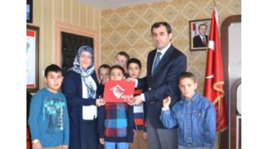 Devlet Korumasındaki &Ccedil;ocuklardan Abdulhakimoğulları&rsquo;na Yeni Yıl Ziyareti