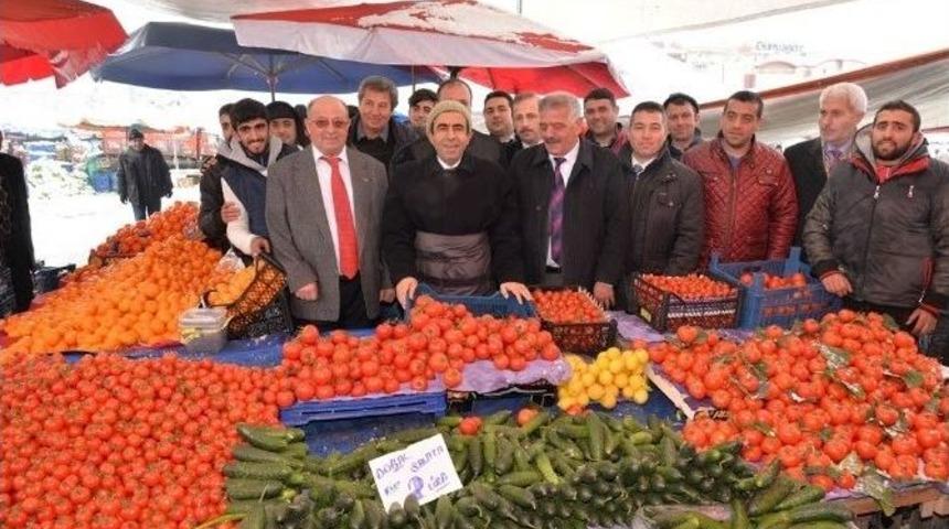 Önlük Giyen Vali, Sebze Tezgahının Başına Geçti