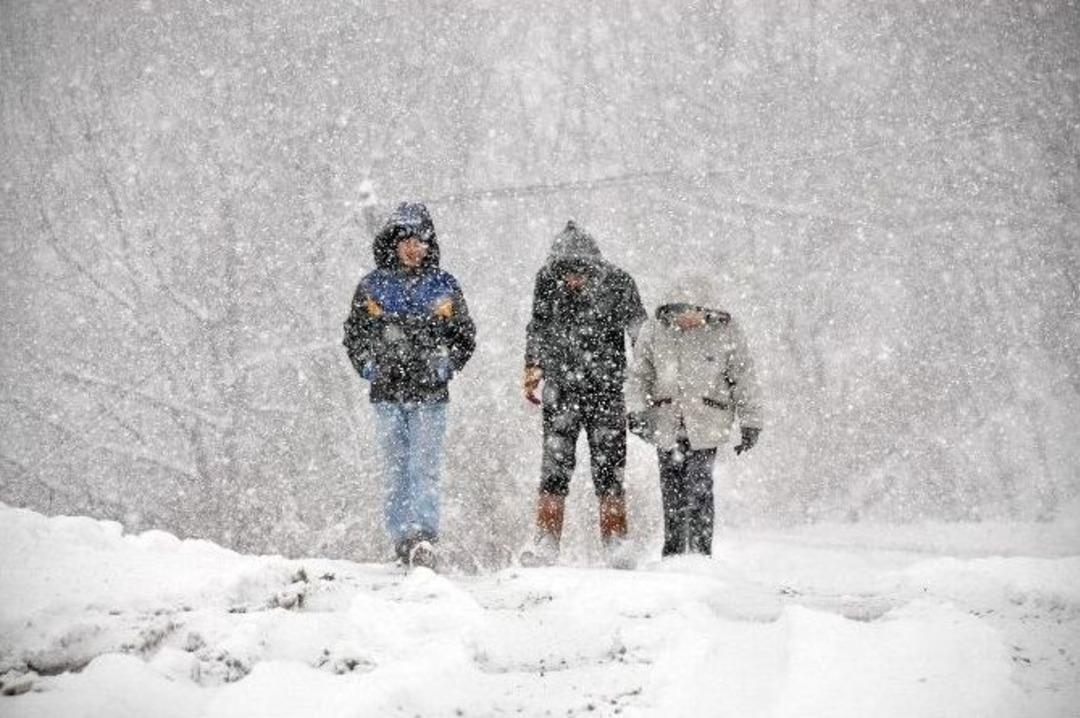 Zonguldak&rsquo;ta Ara&ccedil;lar Yolda Mahsur Kaldı
