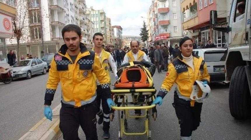 Otomobil İle Motosiklet &Ccedil;arpıştı: 1 Yaralı