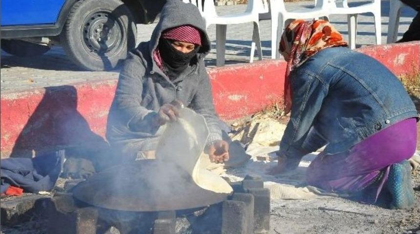 Suriyeli &Ccedil;ocuklara Yılbaşı S&uuml;rprizi