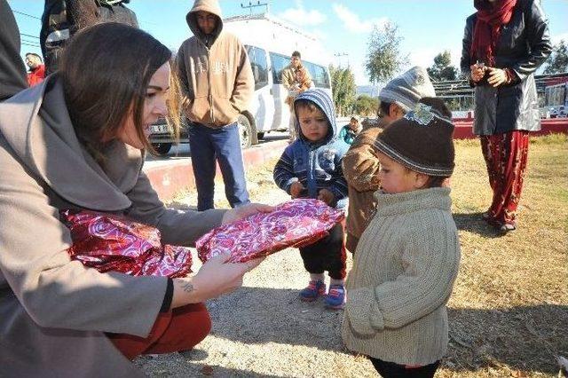 Suriyeli Çocuklara Yılbaşı Sürprizi