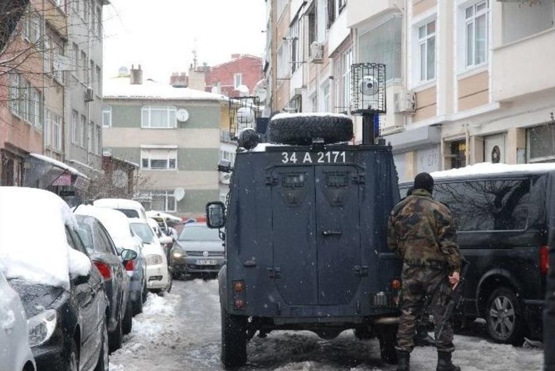 Uyuşturucu Bağımlısı Gen&ccedil;, Kardeşini Silahla Rehin Aldı