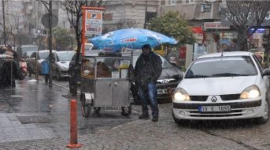 Bandırma&rsquo;da Kar Yağışı Başladı