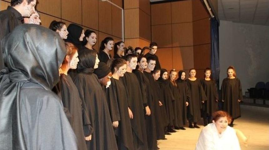 Om&uuml; &Ouml;ğrencilerinden Tiyatro G&ouml;sterisi