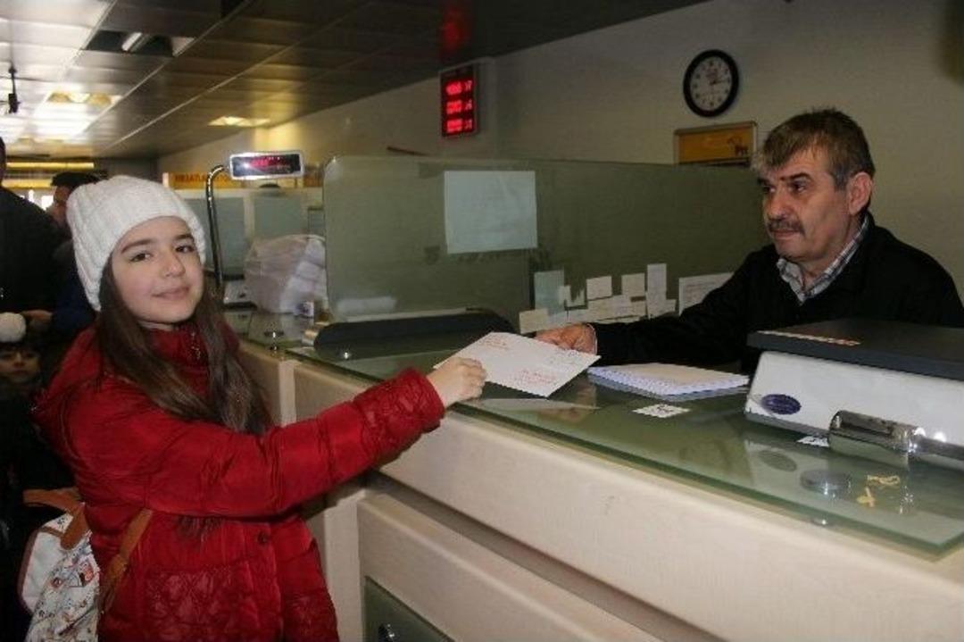 &Ccedil;ocuklardan D&uuml;nyaca &Uuml;nl&uuml; İsimlere Barış Mesajı