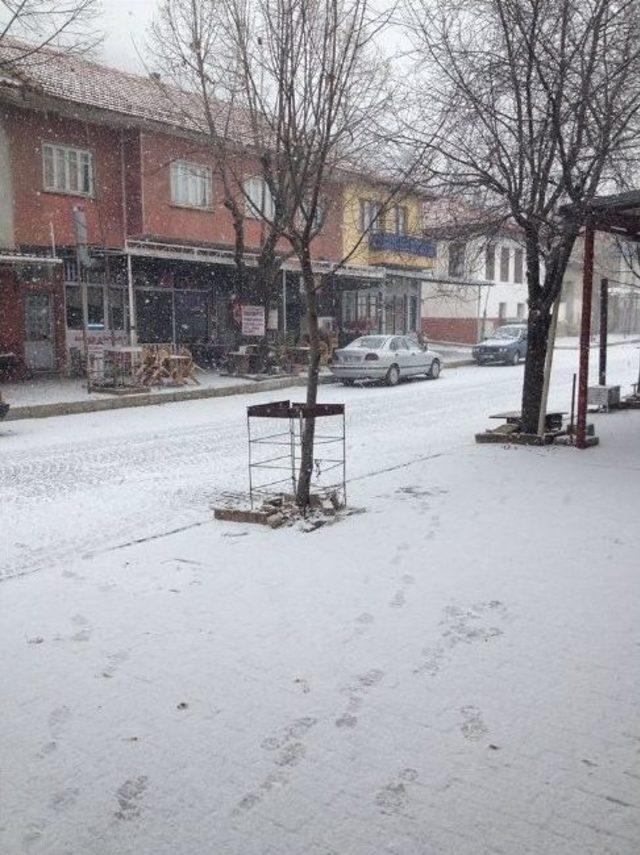 Gölcük Ve Bozdağ Yaylaları Beyaza Büründü