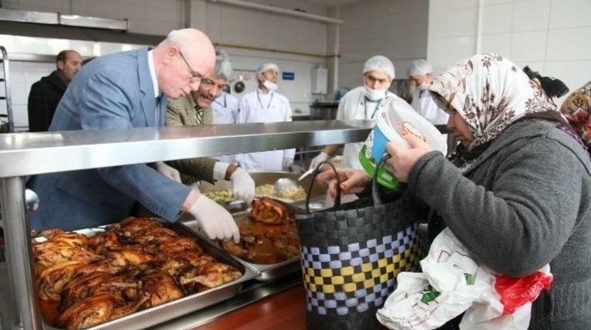 Yeni Yıl Yemeği Ve Hediyeleri Odunpazarı&rsquo;ndan