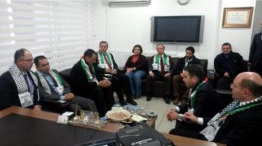 B&uuml;y&uuml;kel&ccedil;i Faed Mustafa, Ak Parti&rsquo;yi Ziyaret Etti