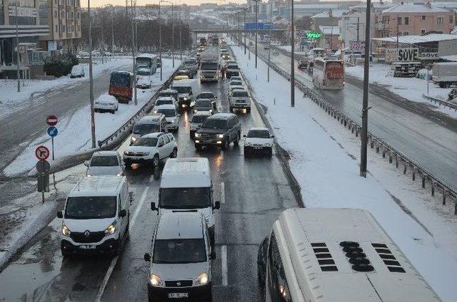 Tem’deki Kaza D-100’de Uzun Araç Kuyruğu Oluşturdu