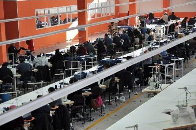 Yozgat’ta 3 Ay Önce Yanan Tekstil Fabrikası Yeniden Çalışmaya Başladı