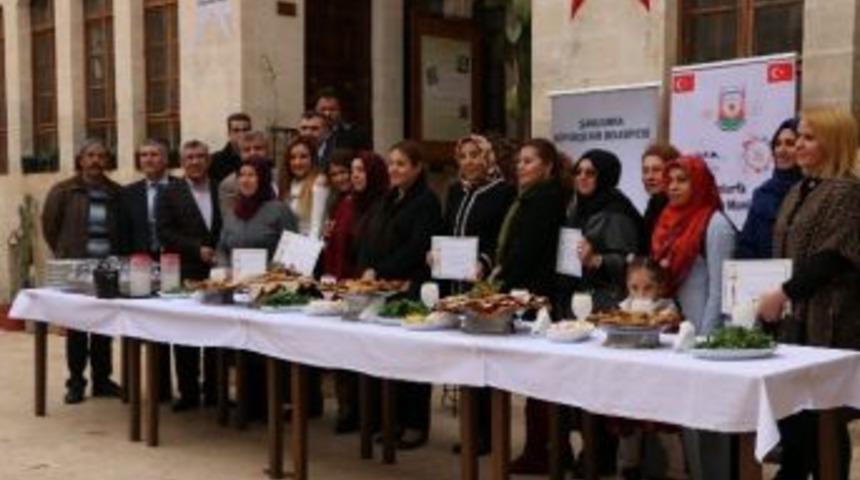 Y&ouml;resel Yemekler Kursuna Katılan Kadınlara Sertifikaları Verildi