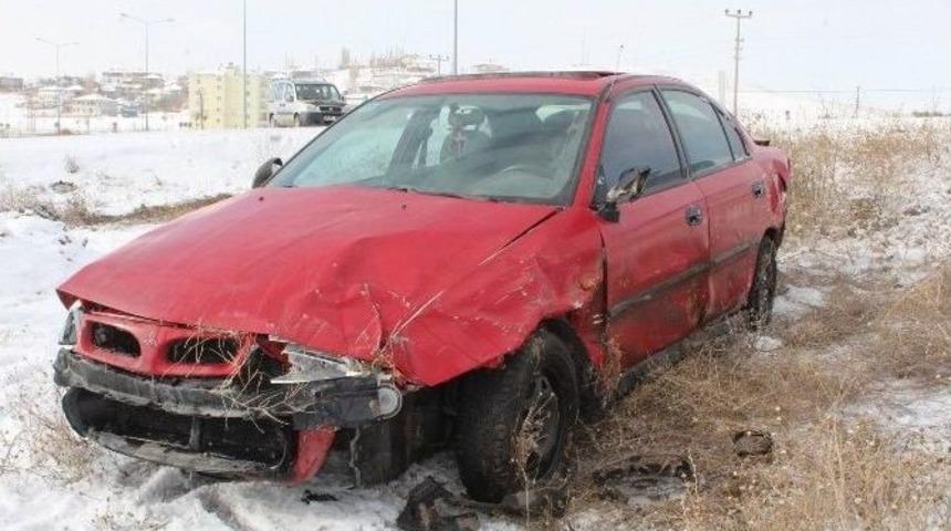 Sivas&rsquo;ta Buzlanma Kazaya Neden Oldu: 1 Yaralı