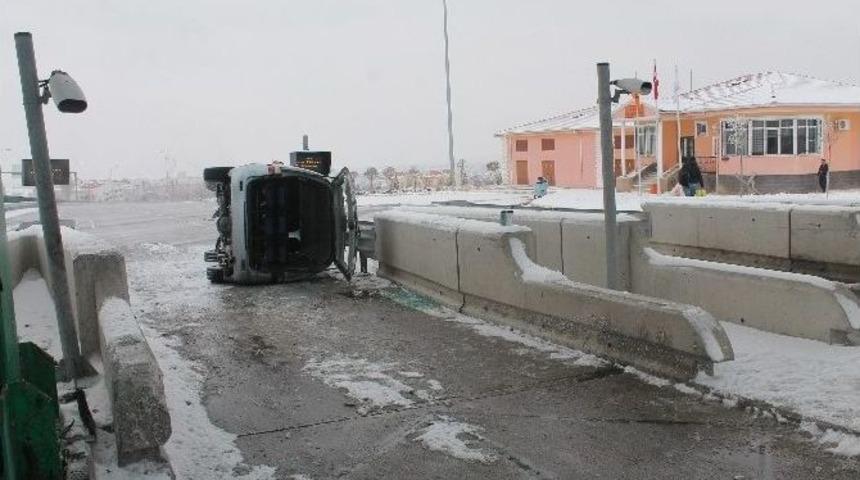 Suriyeliler Kiraladıkları Araba İle Kaza Yaptı