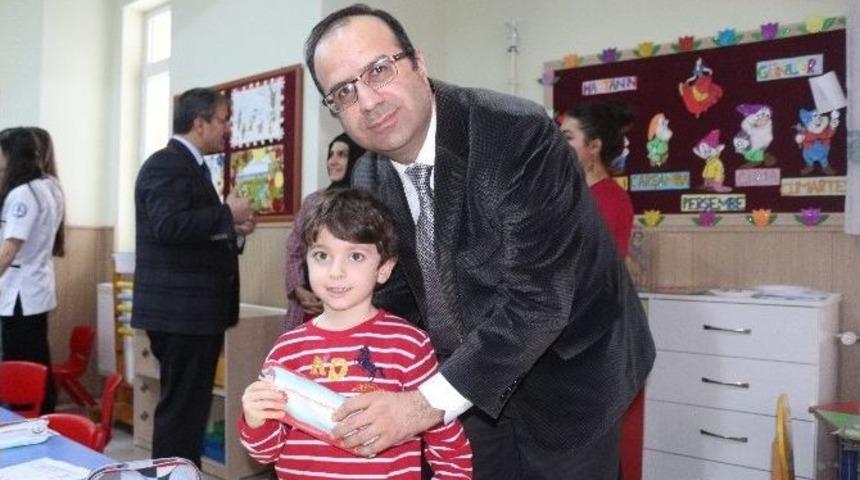 Niğde&rsquo;de 60 Aylık &Ouml;ğrencilere Flor&uuml;r Vernik Uygulaması Yapıldı