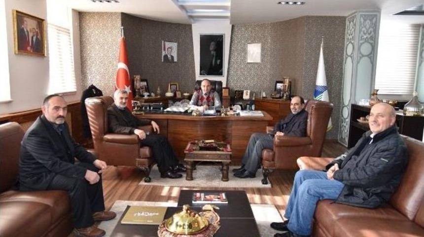 Başkan &Uuml;z&uuml;lmez, 2015&rsquo;in Son Misafirlerini Makamında Ağırladı