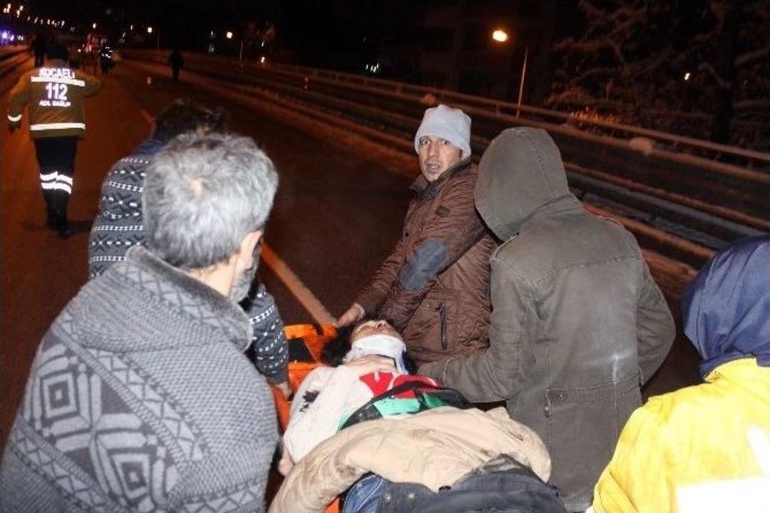 Kocaeli G&ouml;lc&uuml;k&rsquo;te 40 Ara&ccedil;lı Zincirleme Trafik Kazası: 13 Yaralı
