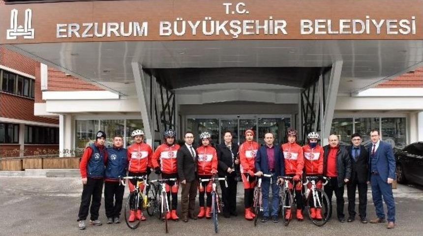 Bisiklet Sporcuları Büyükşehir’i Ziyaret Etti