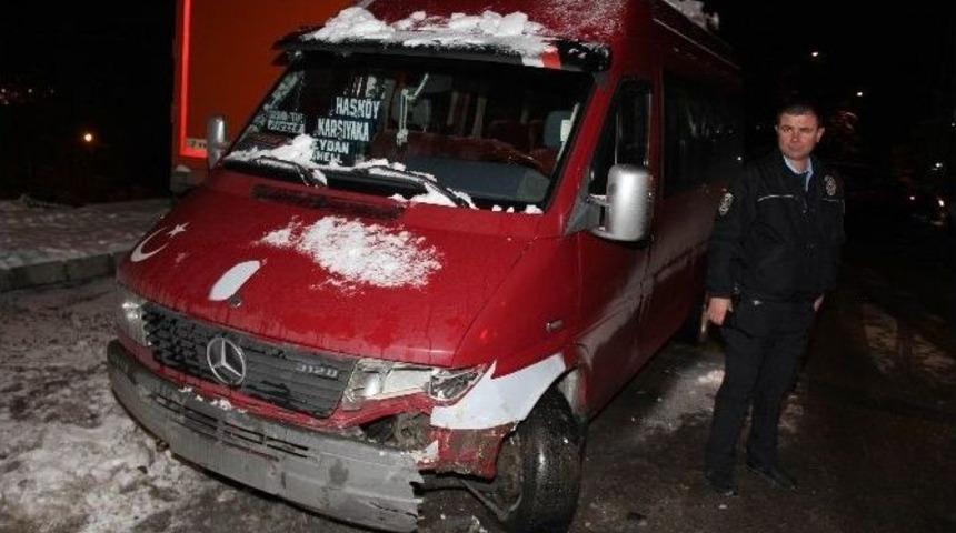 Samsun&rsquo;da Buzdan Kayan Ara&ccedil;lar &Ccedil;arpıştı: 2 Yaralı