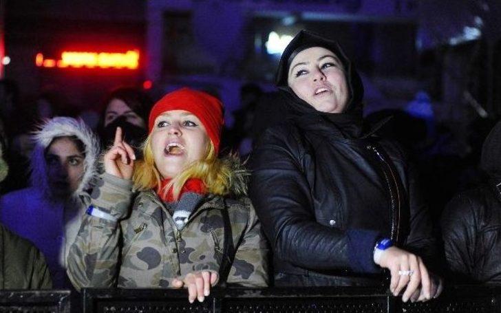 Kar Yağışına Aldırmadan Eğlenmeye Geldiler G4