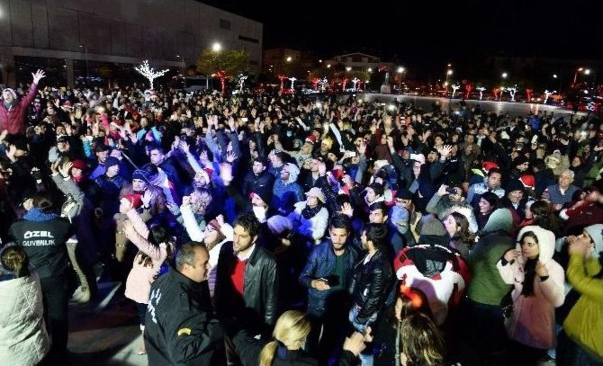 Antalya Yeni Yıla Suni Kar Altında Girdi