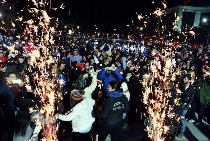 Antalya Yeni Yıla Suni Kar Altında Girdi G1