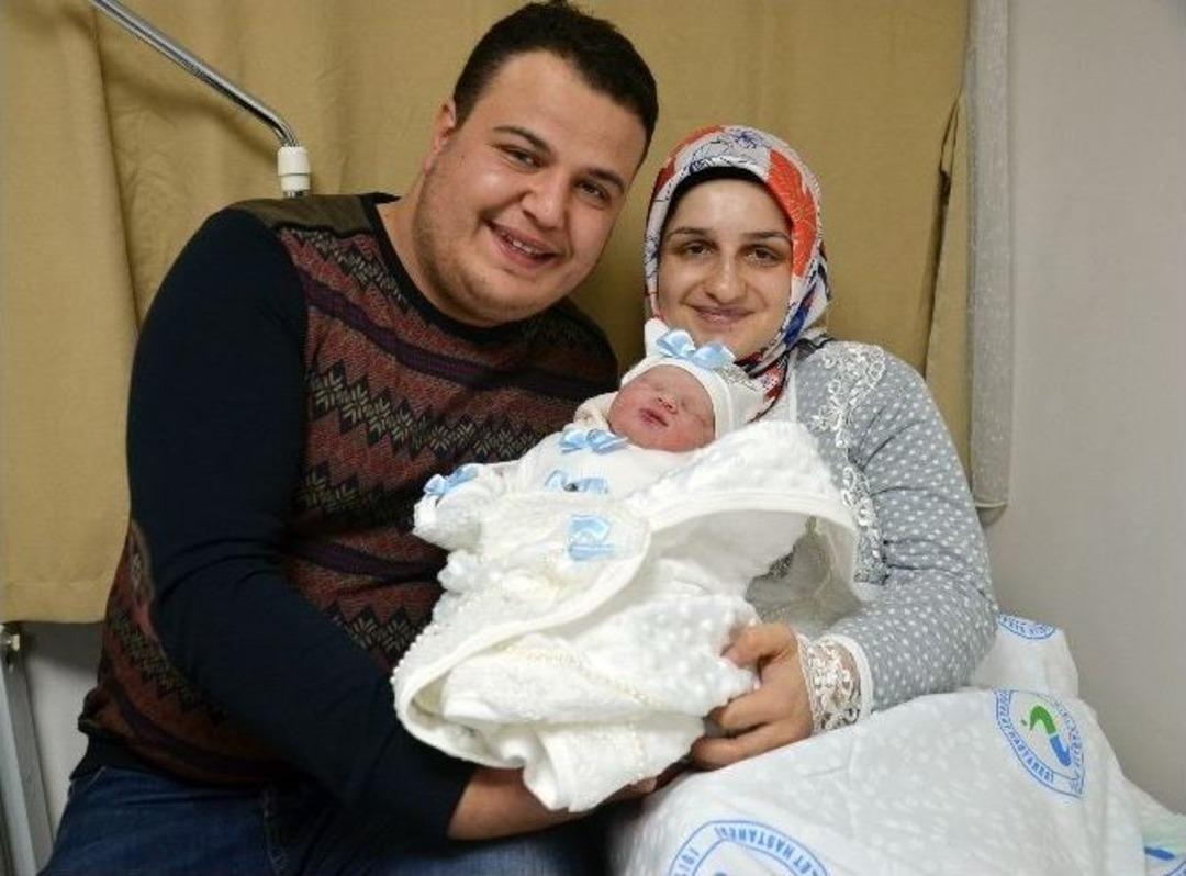 2015&rsquo;in Son, 2016&rsquo;nın İlk Bebekleri D&uuml;nyaya Geldi