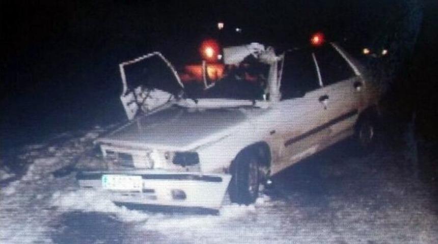 Otomobil, Kar K&uuml;reme Aracı İle &Ccedil;arpıştı: 6 Yaralı