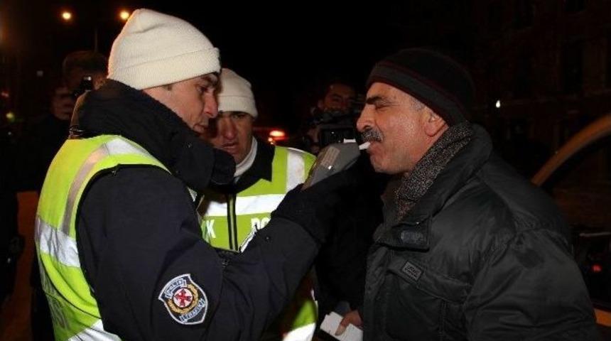 Sivas&rsquo;ta Yeni Yıla İş&ccedil;iler &Ccedil;alışarak, &Ouml;ğrenciler Eğlenerek Girdi