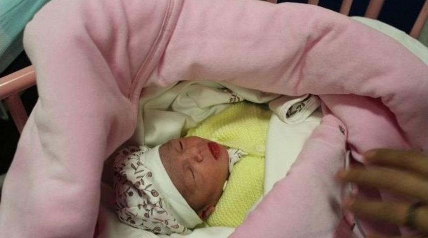 Yeni Yılın İlk Bebeği 3g İle Merhaba Dedi