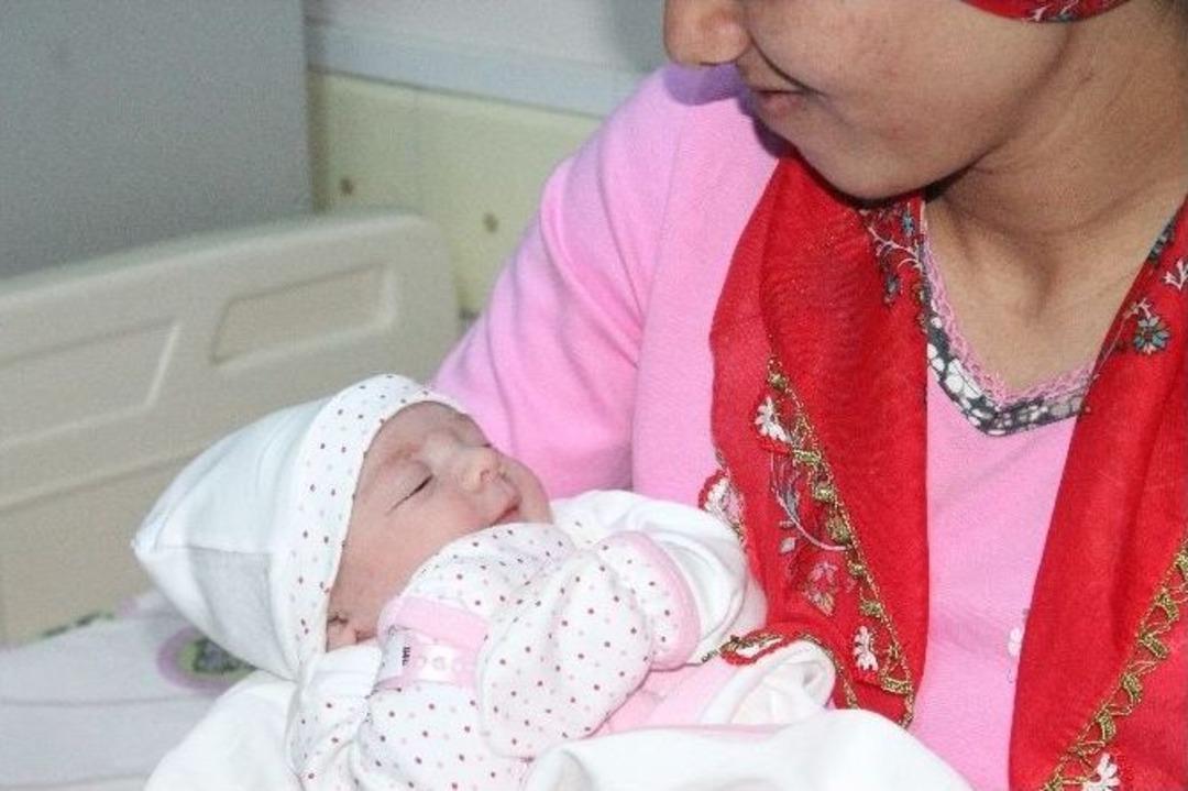 Konya&rsquo;da Yeni Yılın İlk Bebeği &ldquo;zeynep&rdquo; Oldu
