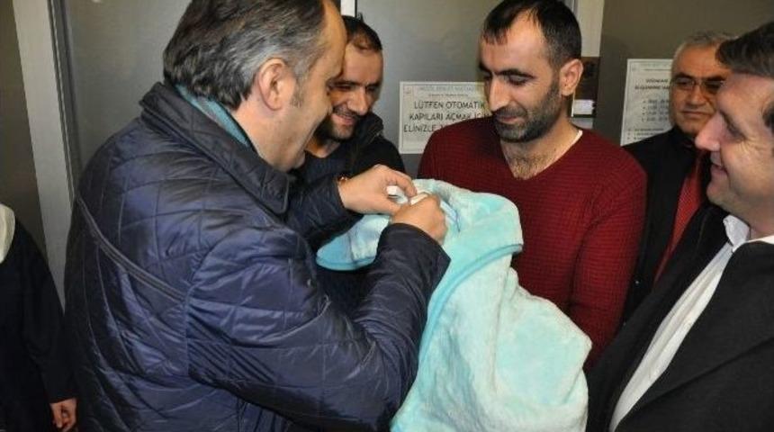 2016&rsquo;nın İlk Bebeği Emir