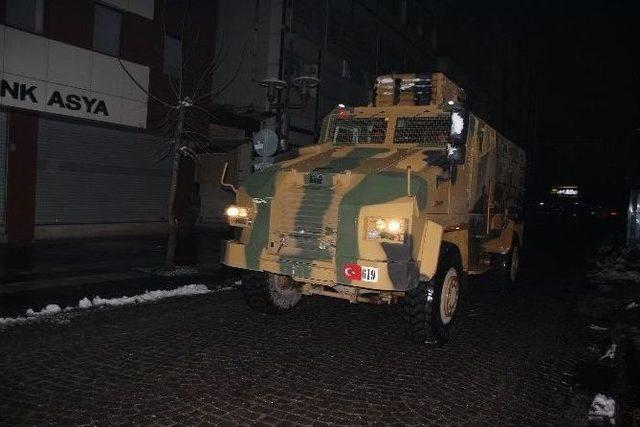 Diyarbakır’da Yeni Yıla Polis Ve Asker Operasyonla Girdi