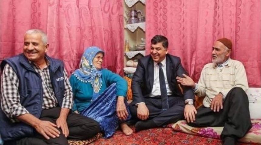 Belediye Başkanı Yeni Yıla Ev Ziyaretleriyle Girdi