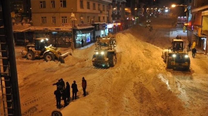 Muş&rsquo;ta Yılbaşına Karla M&uuml;cadele &Ccedil;alışmasıyla Girdiler
