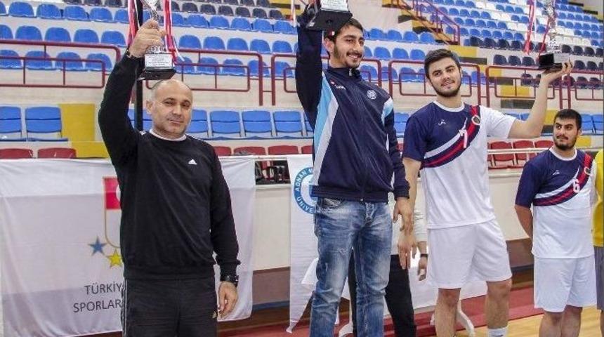 &Uuml;niversiteler Arası Hentbol Turnuvası Sona Erdi