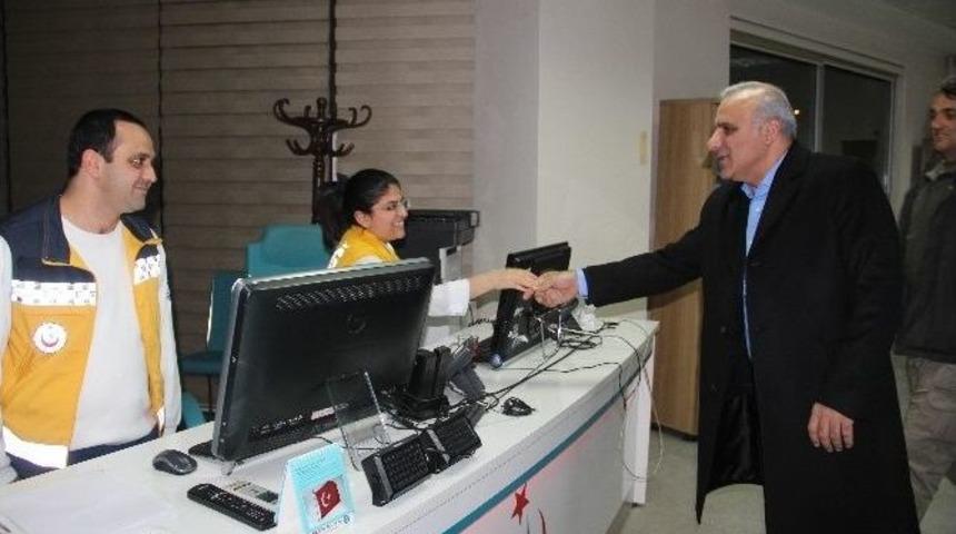 Vali Zorluoğlu, Yeni Yıla 112&rsquo;de &Ccedil;ağrı Cevaplayarak Girdi