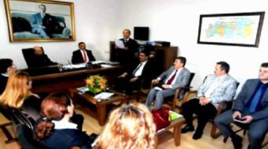 Aydın Valiliği Yetim Ve &Ouml;ks&uuml;z &Ccedil;ocuklara Sahip &Ccedil;ıkacak