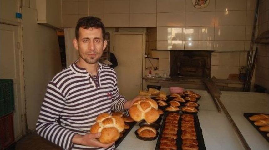 Sosyal Paylaşım Sitesindeki Hikayeden Etkilendi, Bedava Ekmek Dağıtıyor